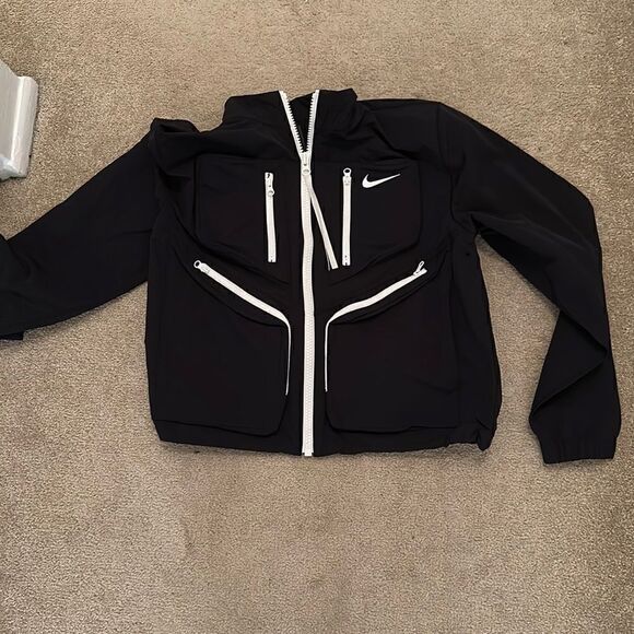 New Nike Small Black/White Windbreaker - Picture 1 of 5